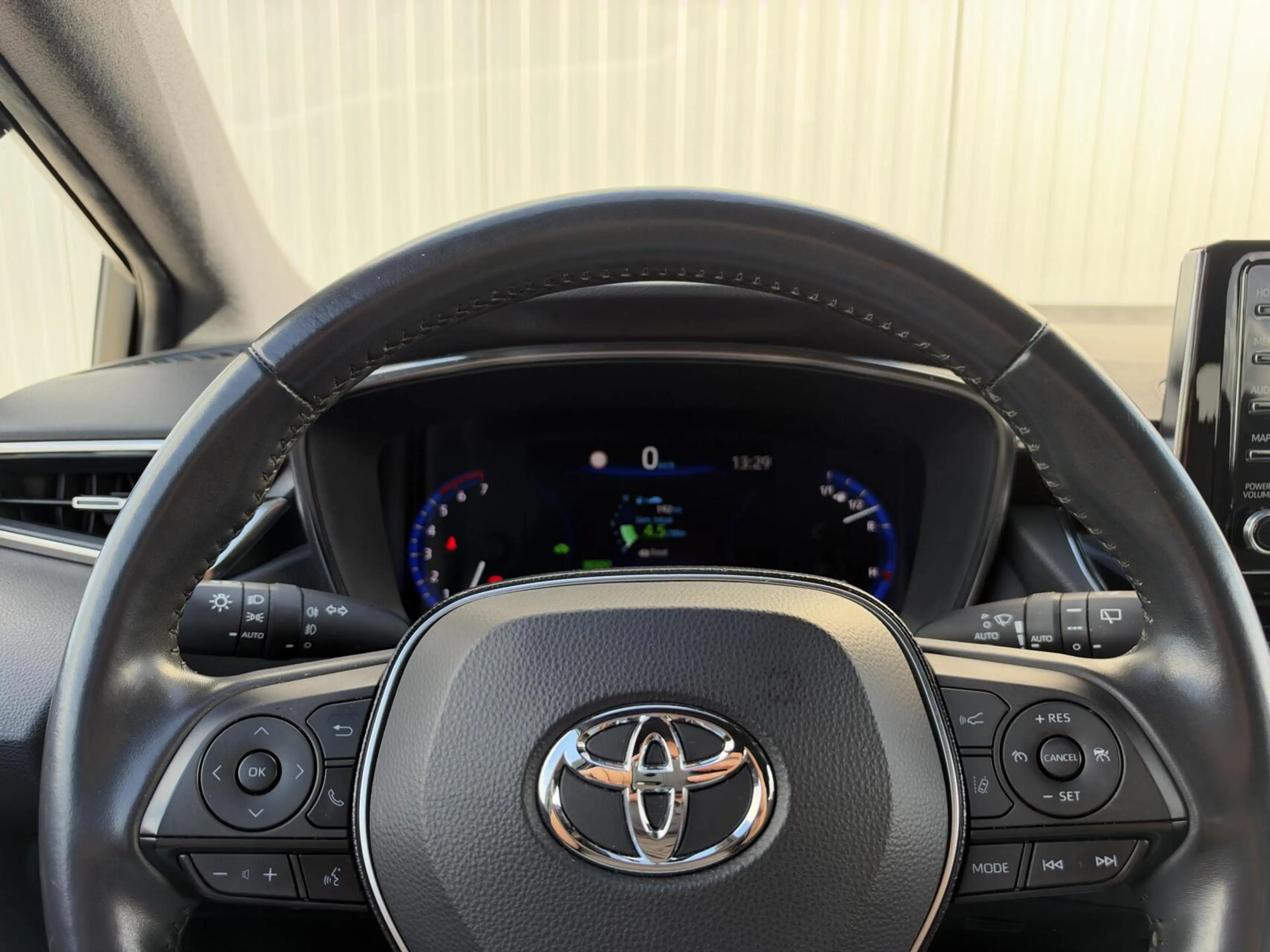 Toyota Corolla 1.8 Hybrid Dynamic|NL-Auto|Trekhaak — photo 21