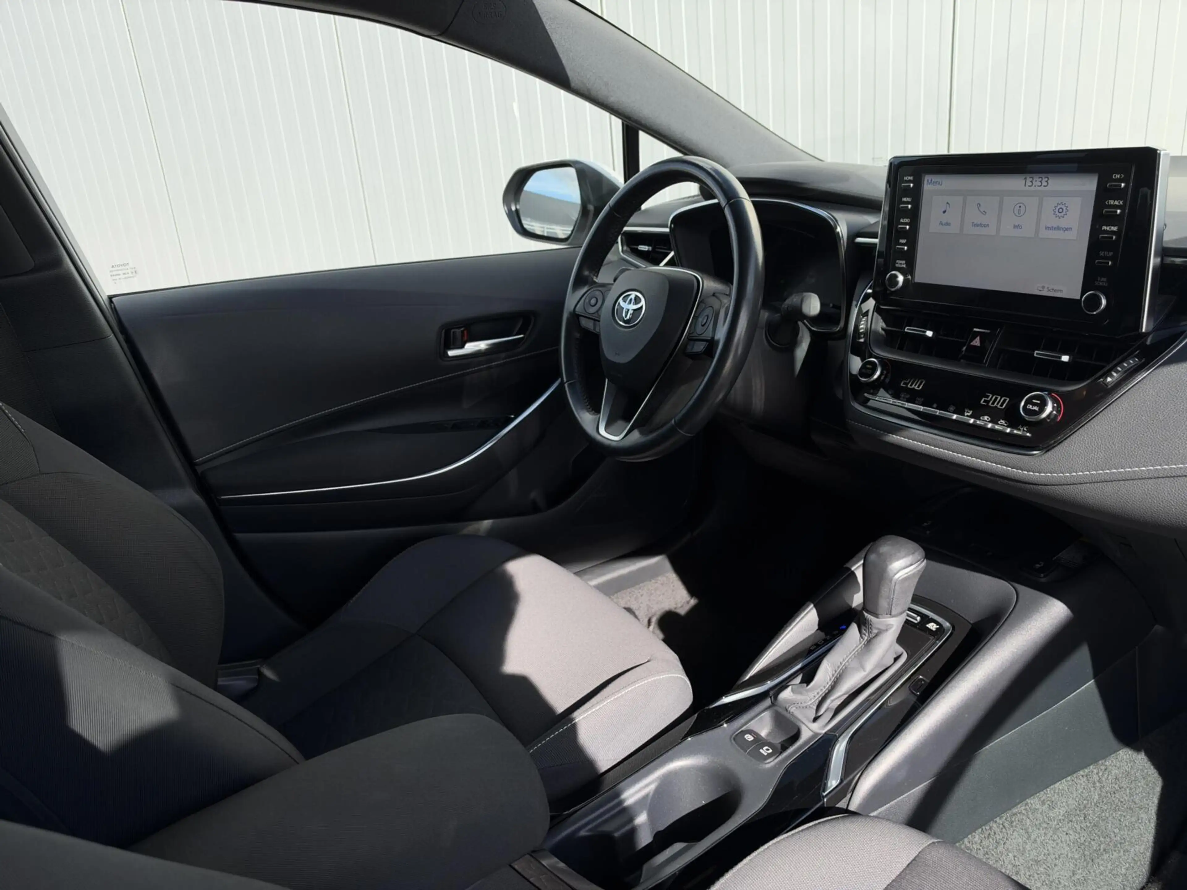Toyota Corolla 1.8 Hybrid Dynamic|NL-Auto|Trekhaak — photo 4