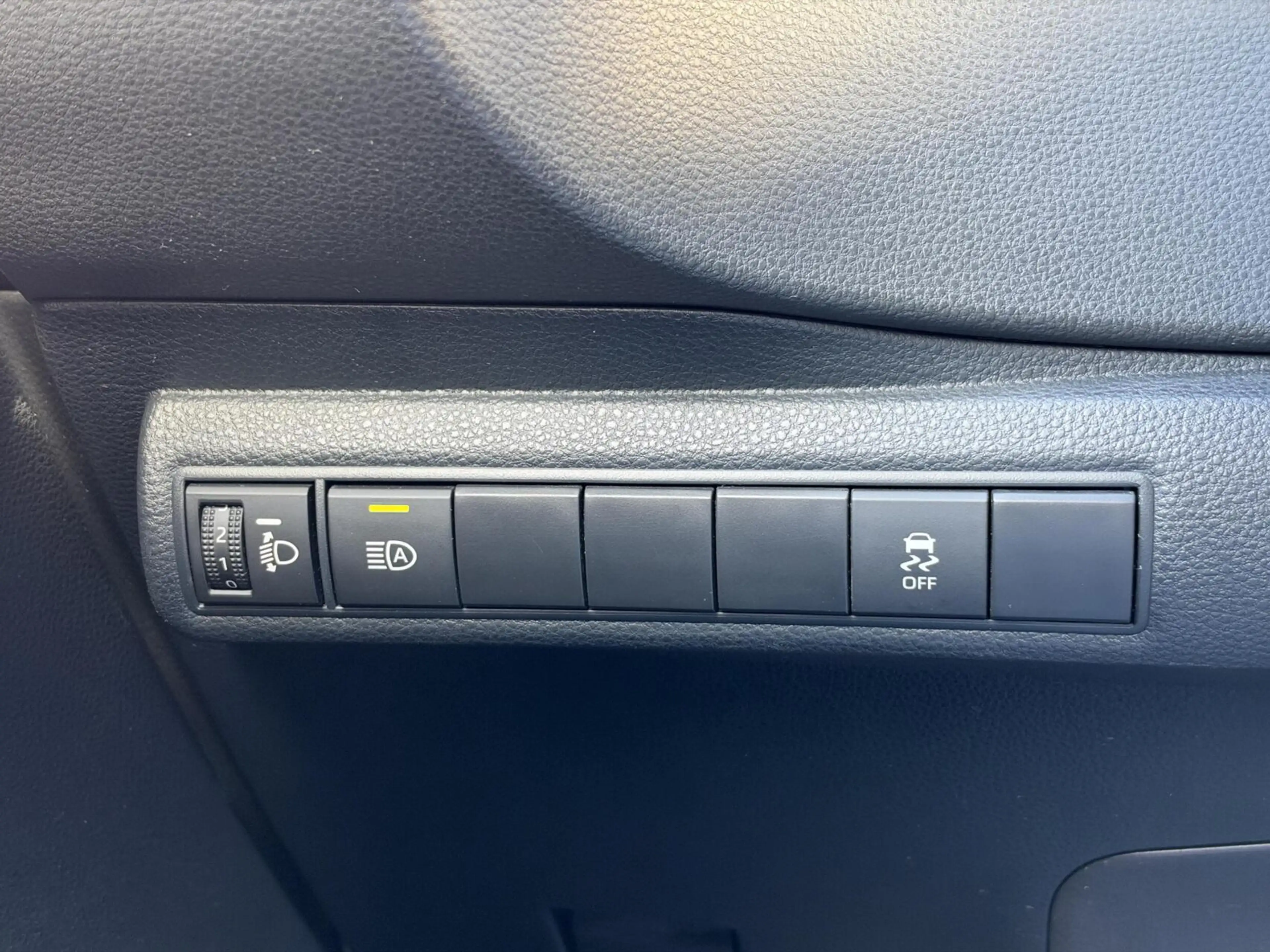 Toyota Corolla 1.8 Hybrid Dynamic|NL-Auto|Trekhaak — photo 31