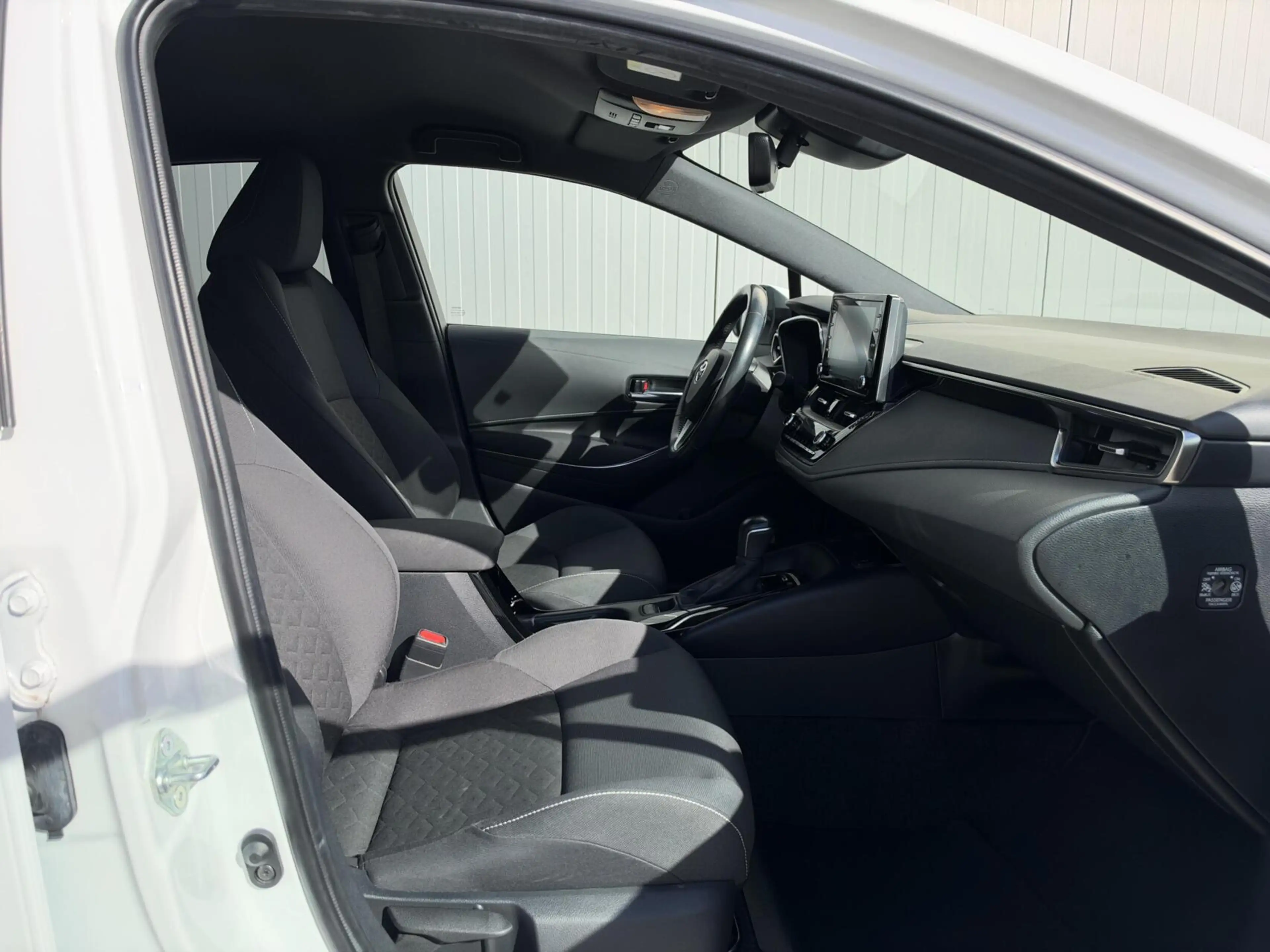Toyota Corolla 1.8 Hybrid Dynamic|NL-Auto|Trekhaak — photo 37