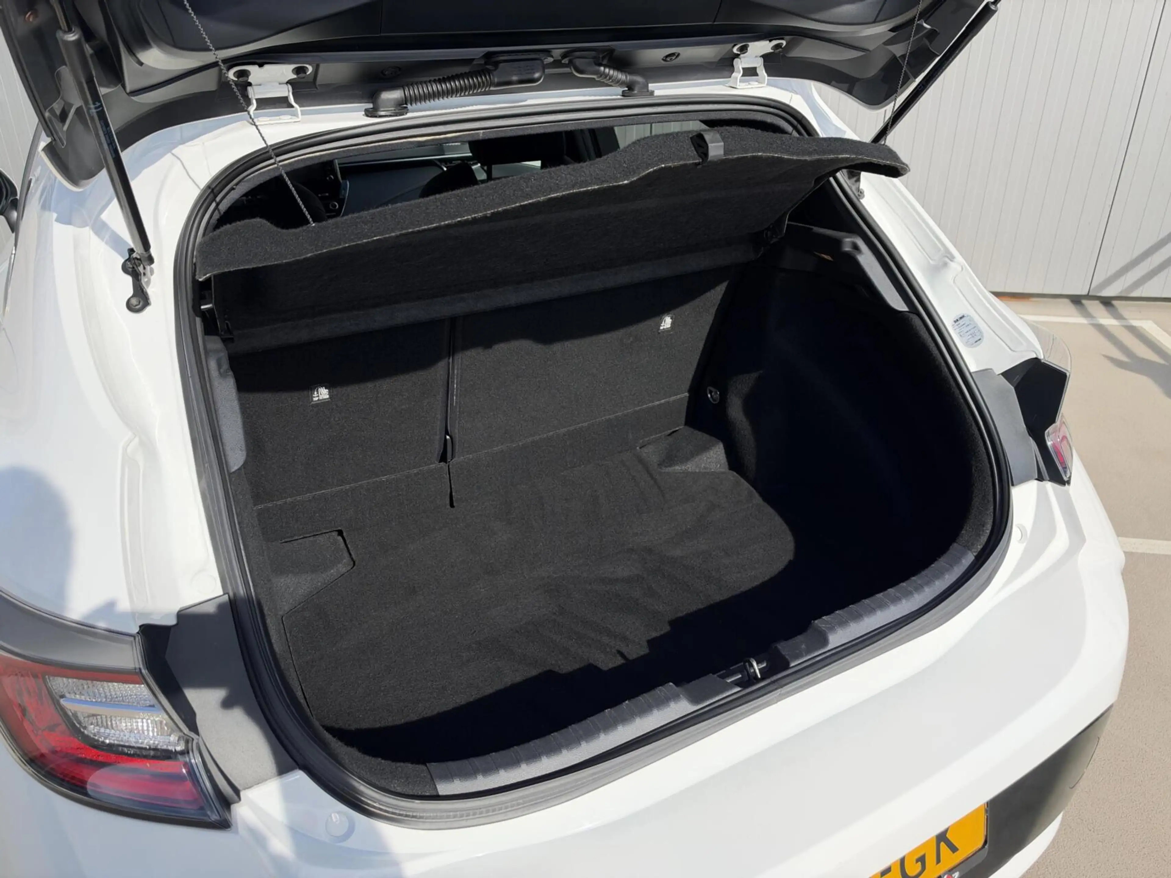Toyota Corolla 1.8 Hybrid Dynamic|NL-Auto|Trekhaak — photo 16