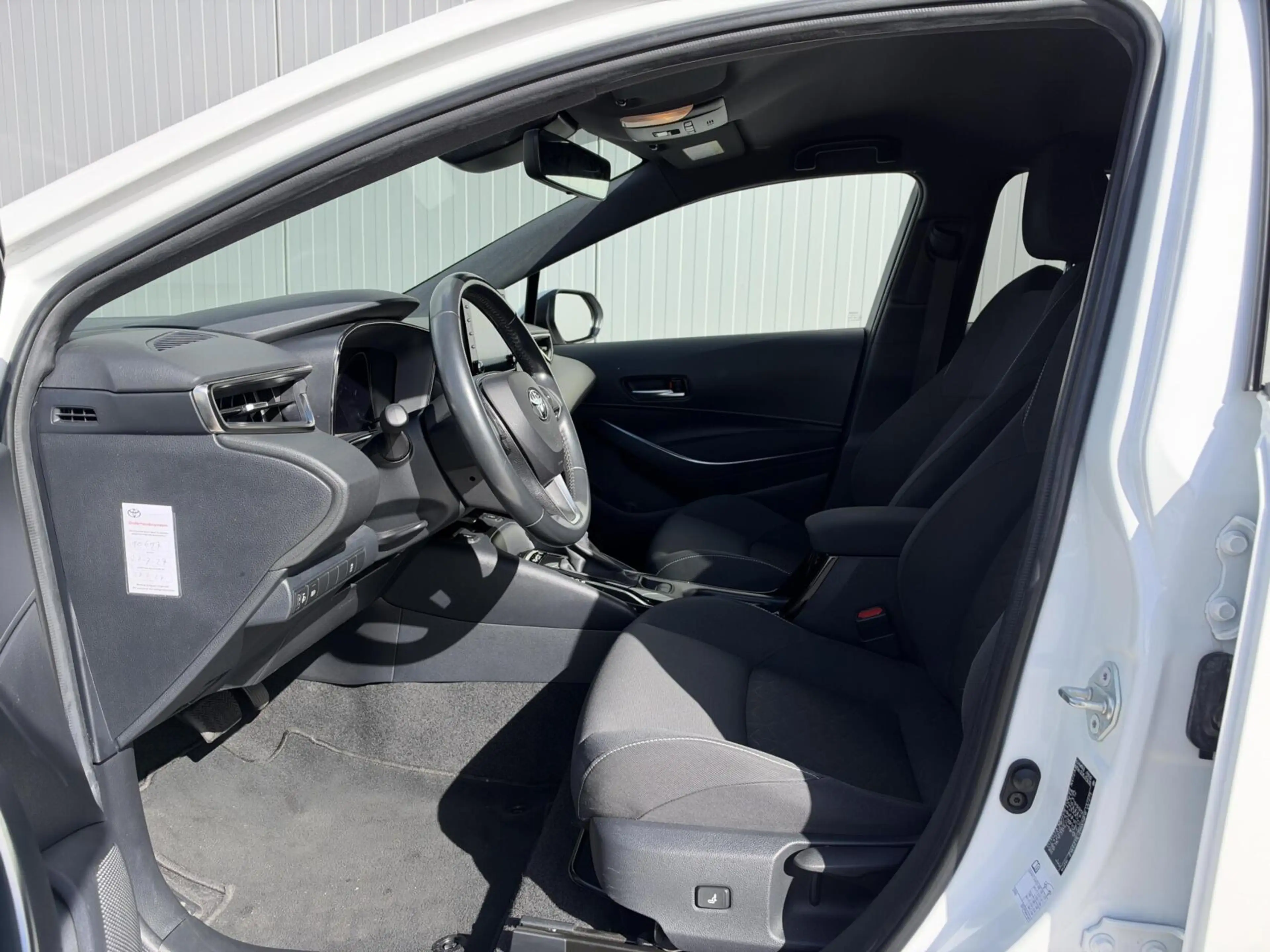 Toyota Corolla 1.8 Hybrid Dynamic|NL-Auto|Trekhaak — photo 19