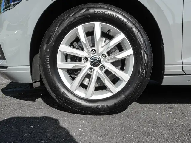 Volkswagen Passat view 7