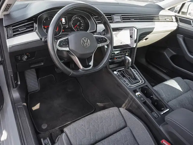 Volkswagen Passat view 9