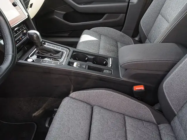 Volkswagen Passat view 15