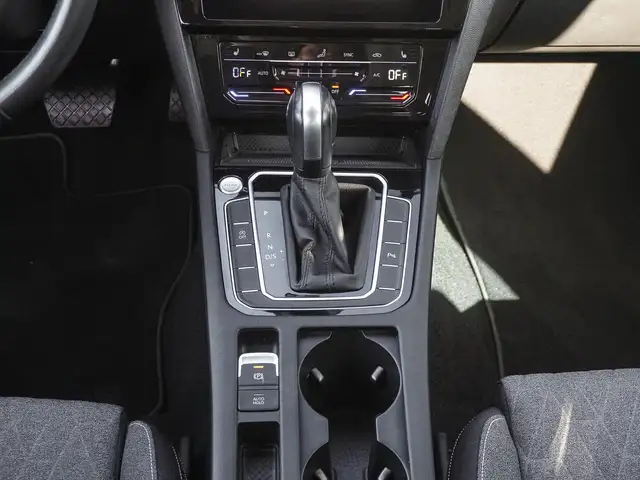 Volkswagen Passat view 14
