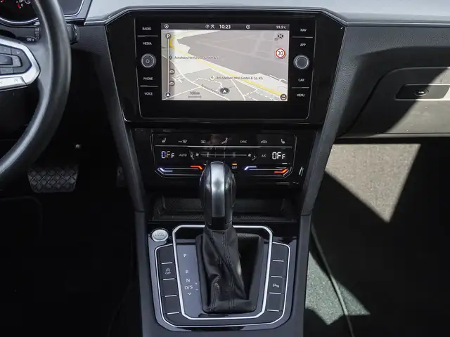 Volkswagen Passat view 12