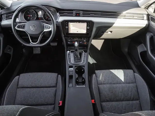 Volkswagen Passat view 10