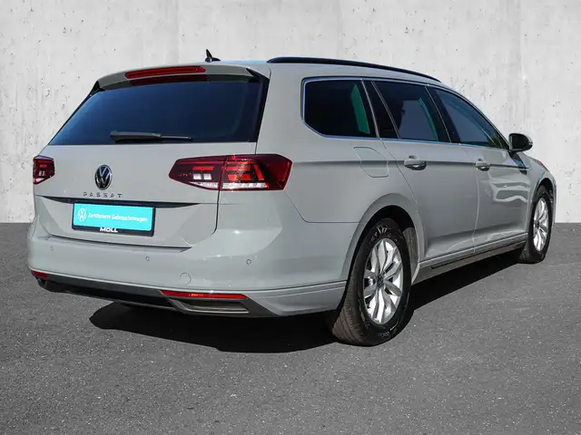 Volkswagen Passat view 4