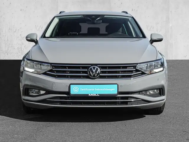 Volkswagen Passat view 3