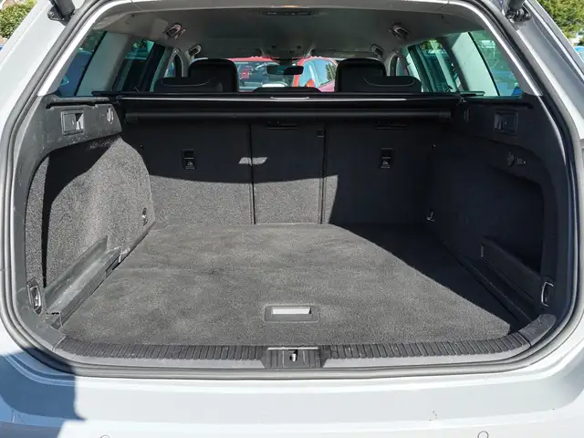 Volkswagen Passat view 17