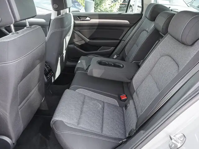 Volkswagen Passat view 16