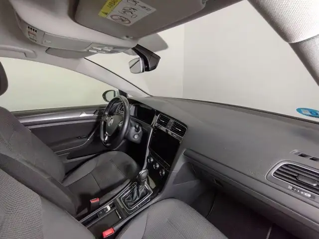 Volkswagen E-Golf view 10