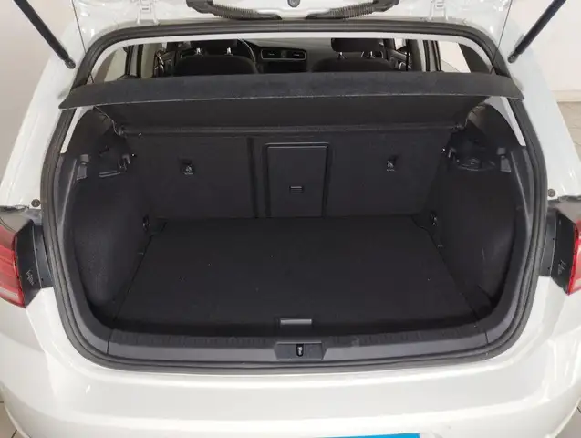 Volkswagen E-Golf view 7