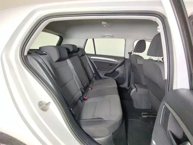 Volkswagen E-Golf view 6
