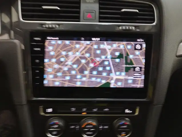 Volkswagen E-Golf view 12