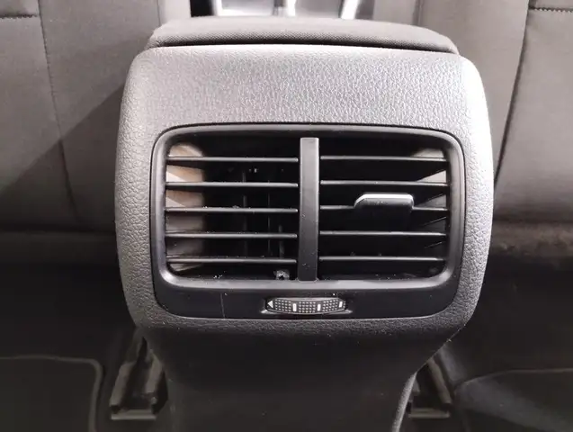 Volkswagen E-Golf view 11