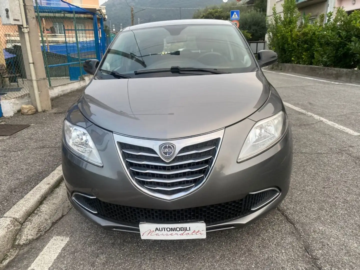 Lancia Ypsilon 1.2 69 CV 5 porte Platinum NEOPATENTATI Grigio - 2