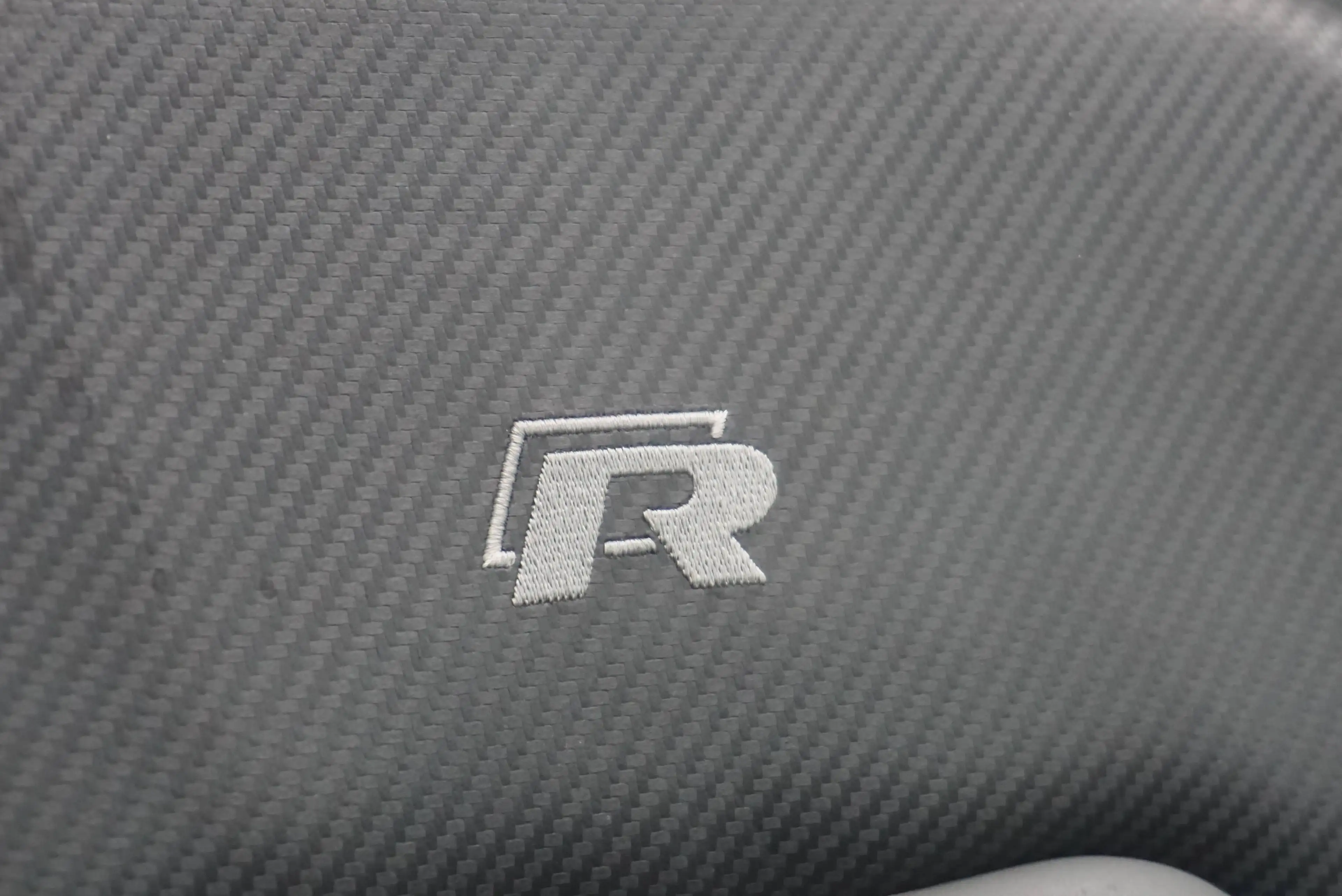 Volkswagen Golf R 2.0 TSI 4Motion COCKPIT DSG PANO CAM DISTRONIC EU6 — photo 11