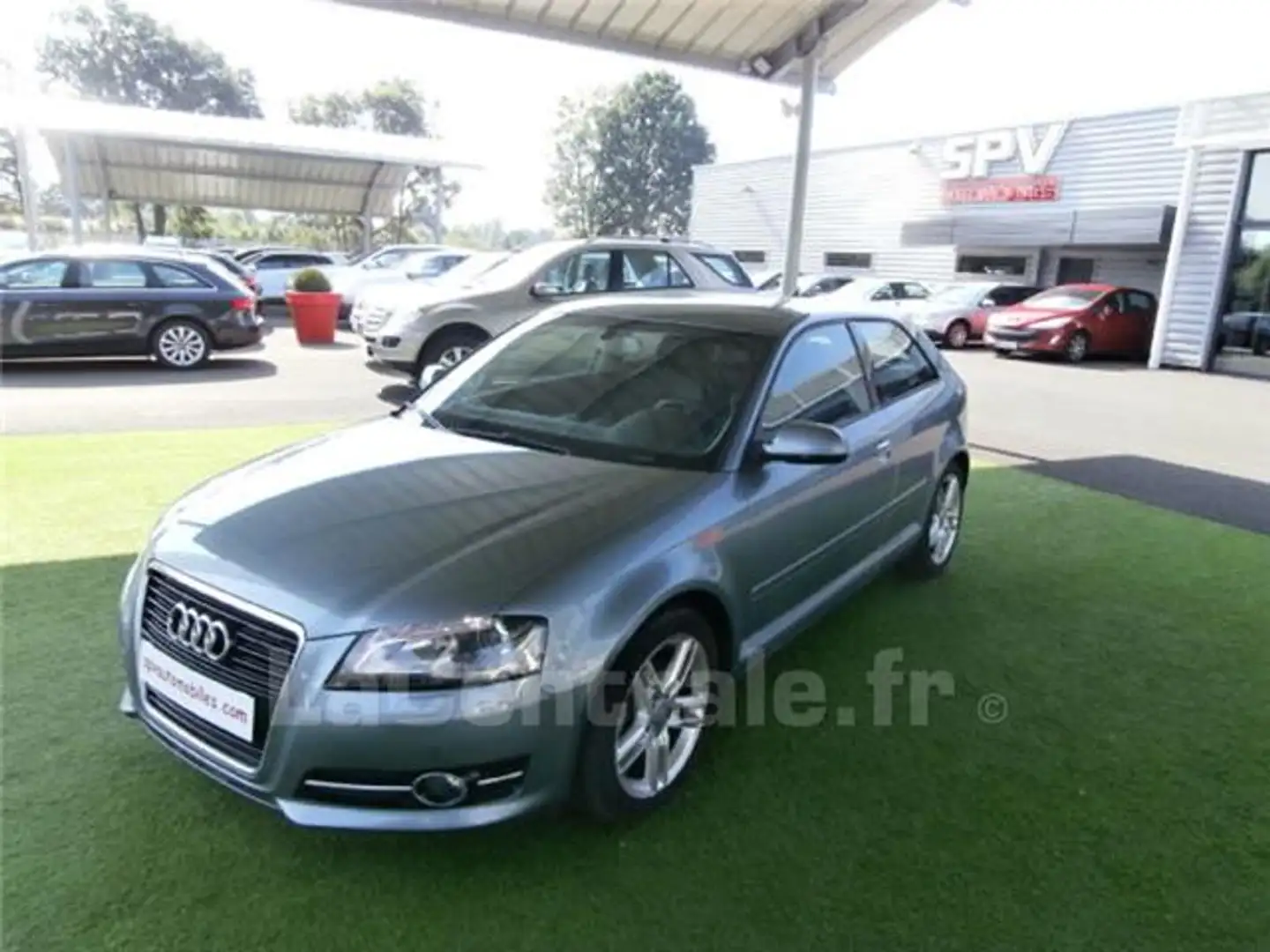 Audi A3 (3e generation) III 1.6 TDI 105 AMBITION LUXE Gris - 2