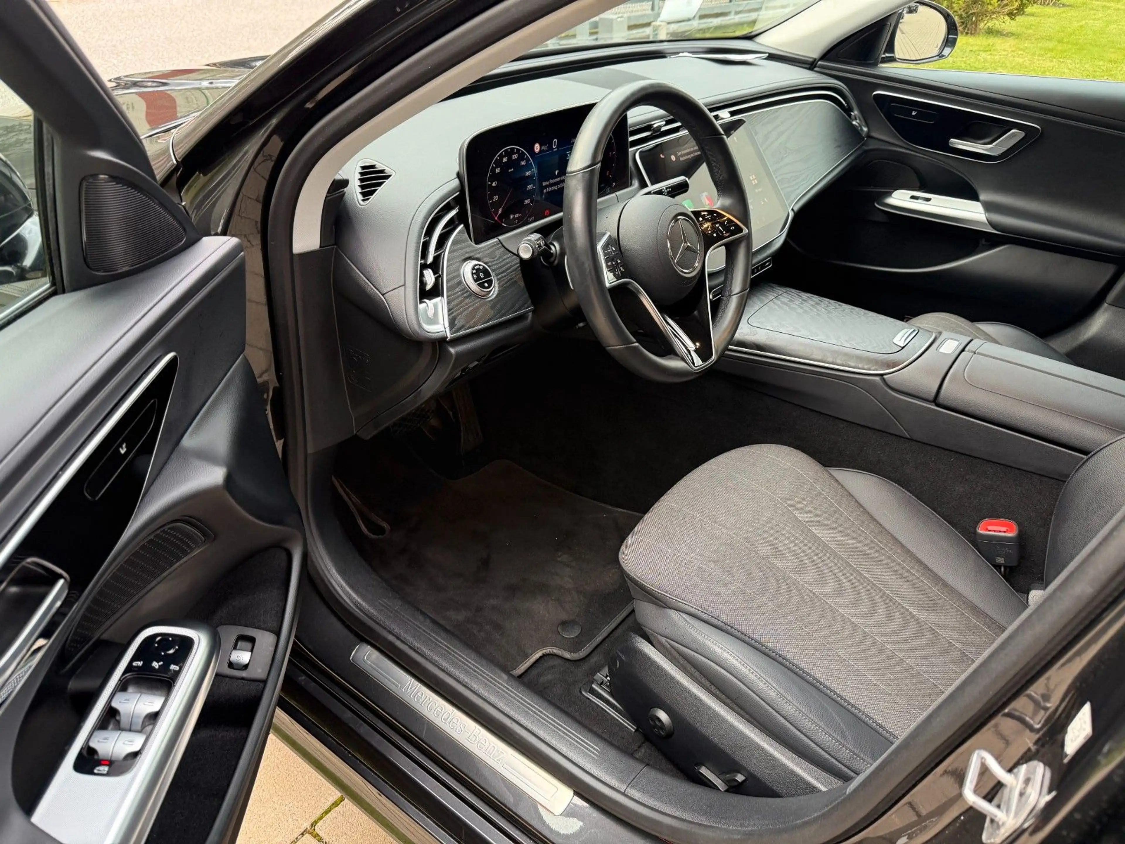 Mercedes-Benz E 220 d Avantgarde Advanced — photo 5