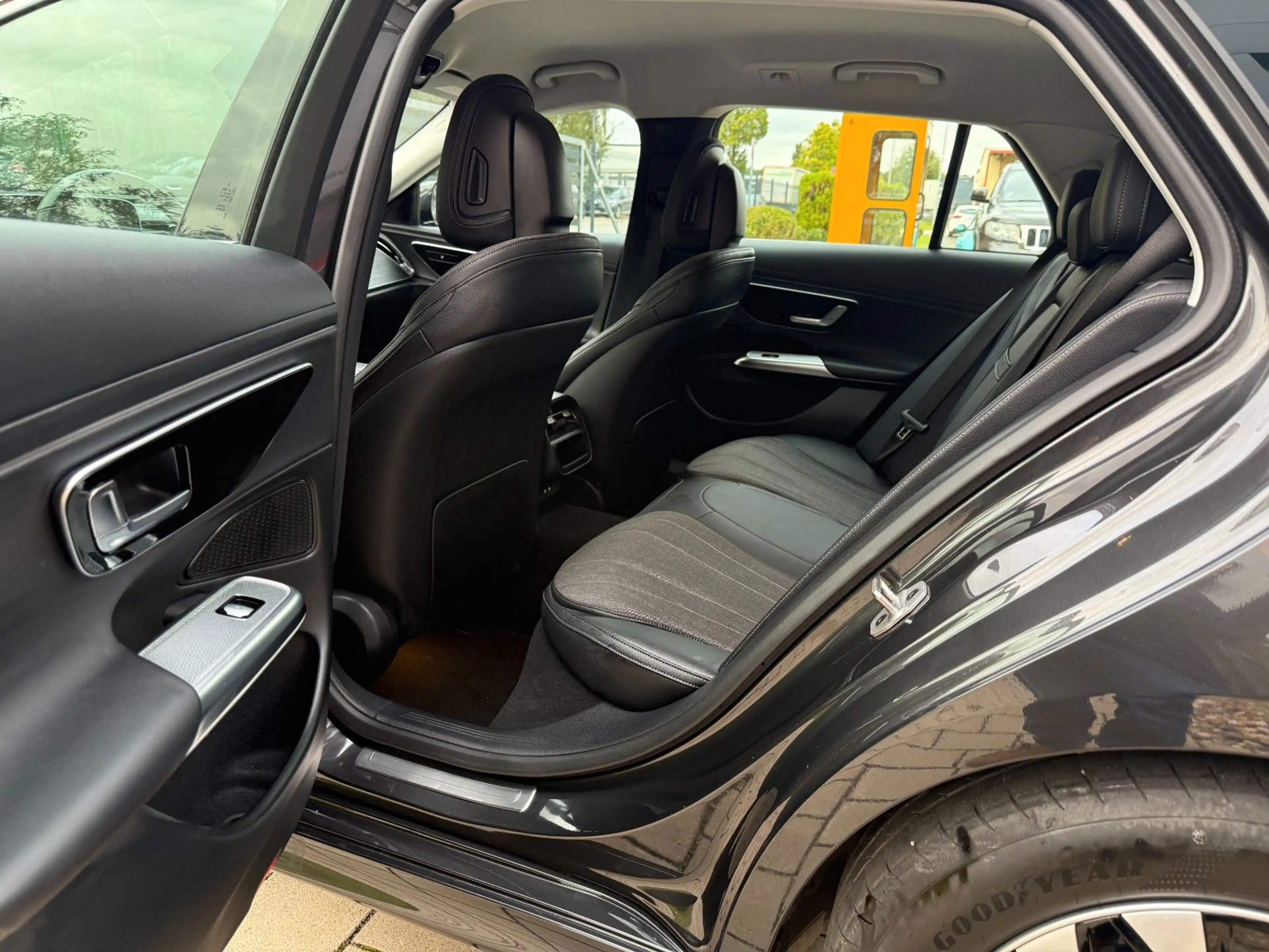 Mercedes-Benz E 220 d Avantgarde Advanced — photo 14