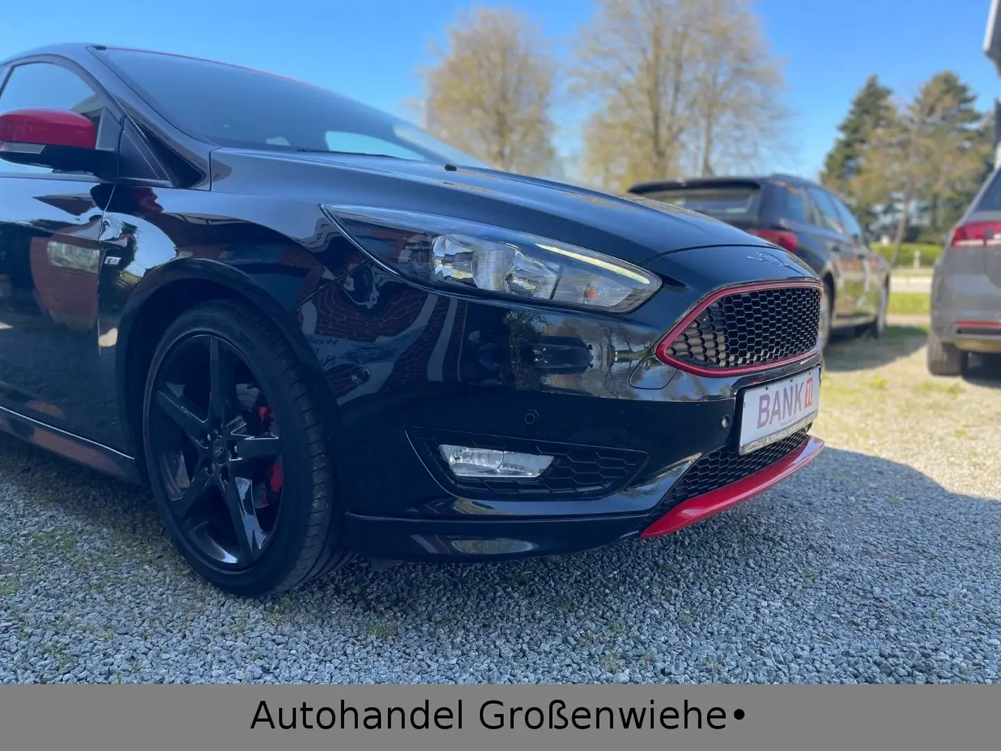 Ford Focus Lim*ST-Line*LED*SHZ*NAVI*LHZ*PDC* Noir - 2