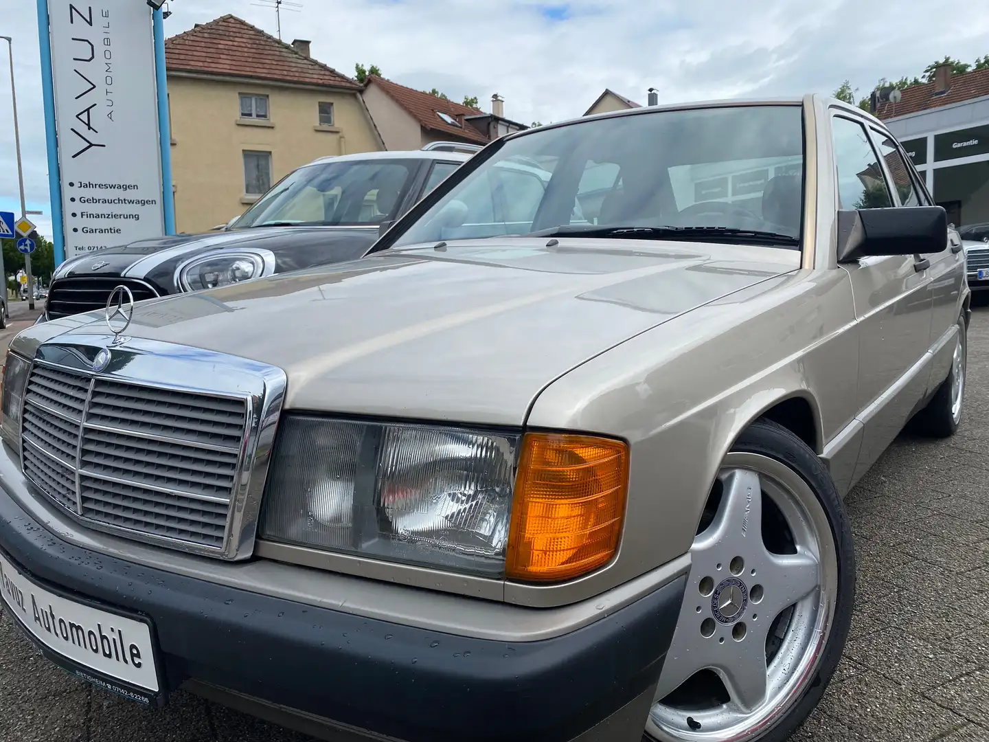 Mercedes-Benz 190 E 2.3 Бежевий - 1