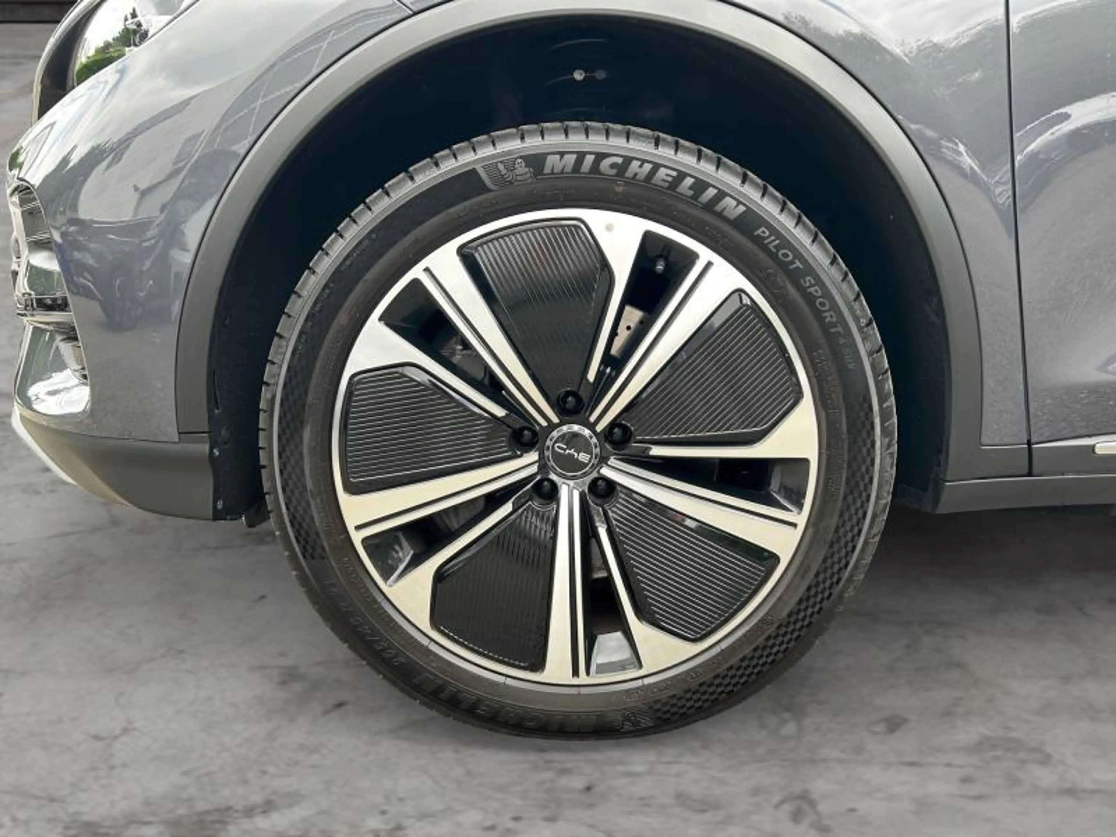 BYD Tang — photo 10