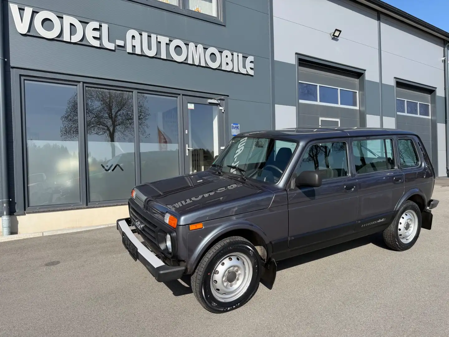 Lada Taiga 5-trg. Basis 4x4 Grau - 1