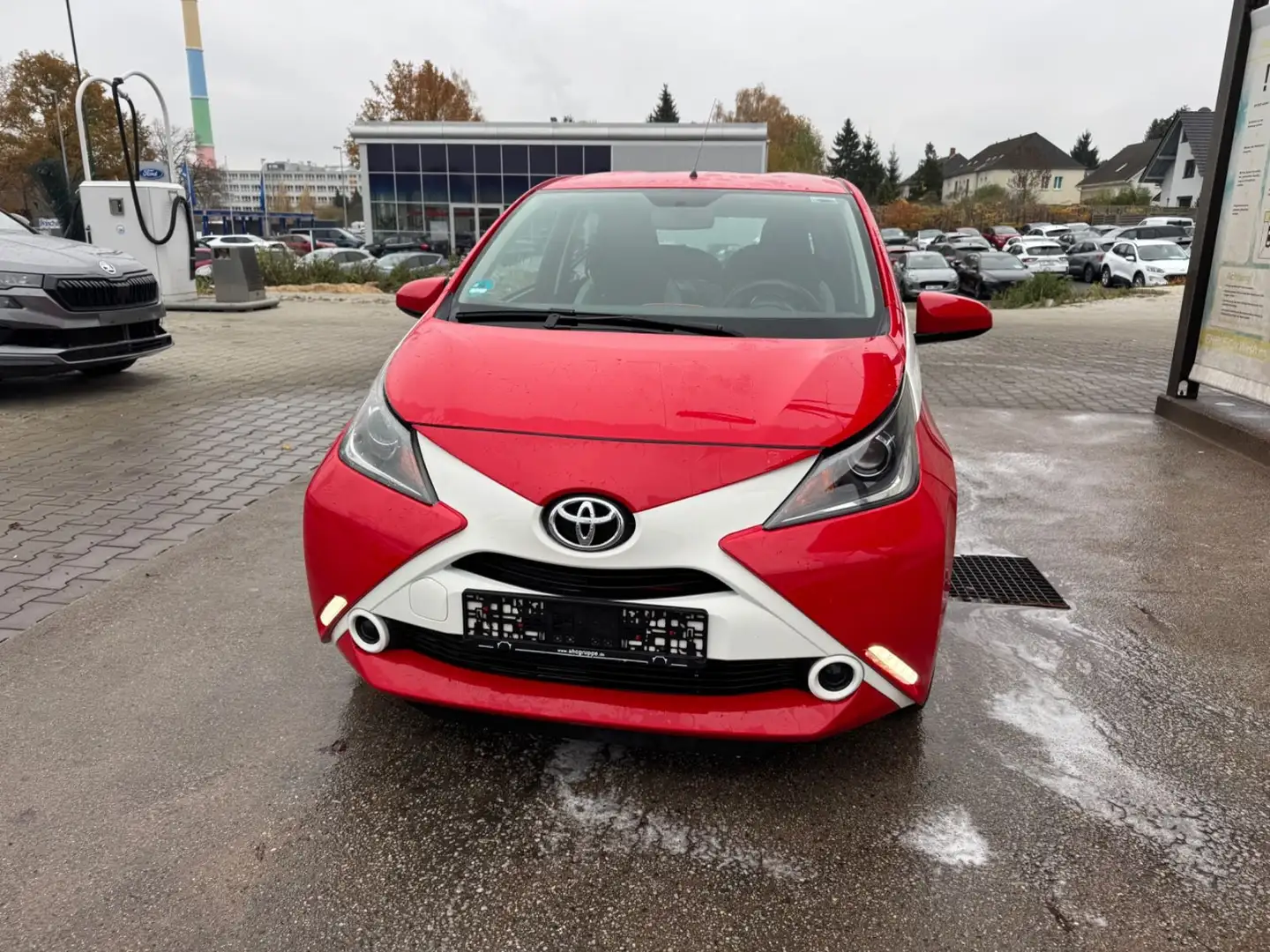 Toyota Aygo AYGO x-play Rot - 1