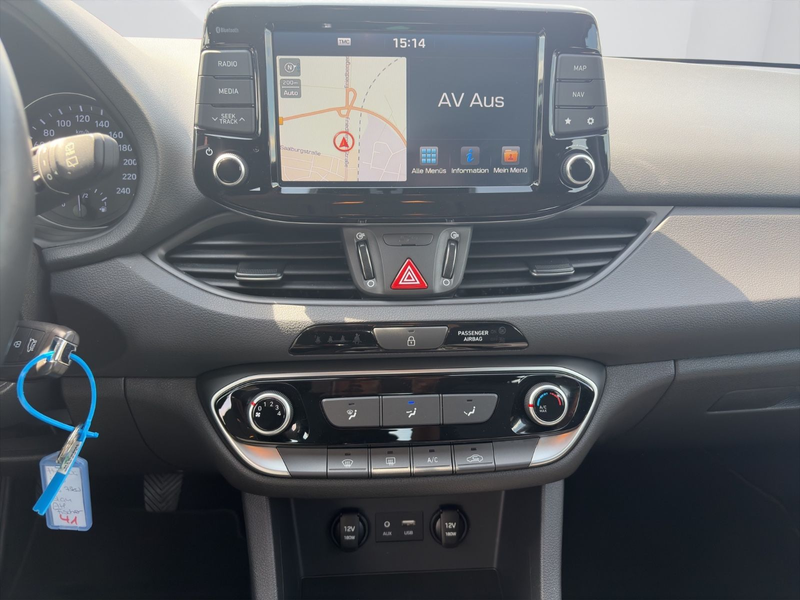 Hyundai i30 Select*Navigations-Paket*PDC*KAM*Apple* — photo 15