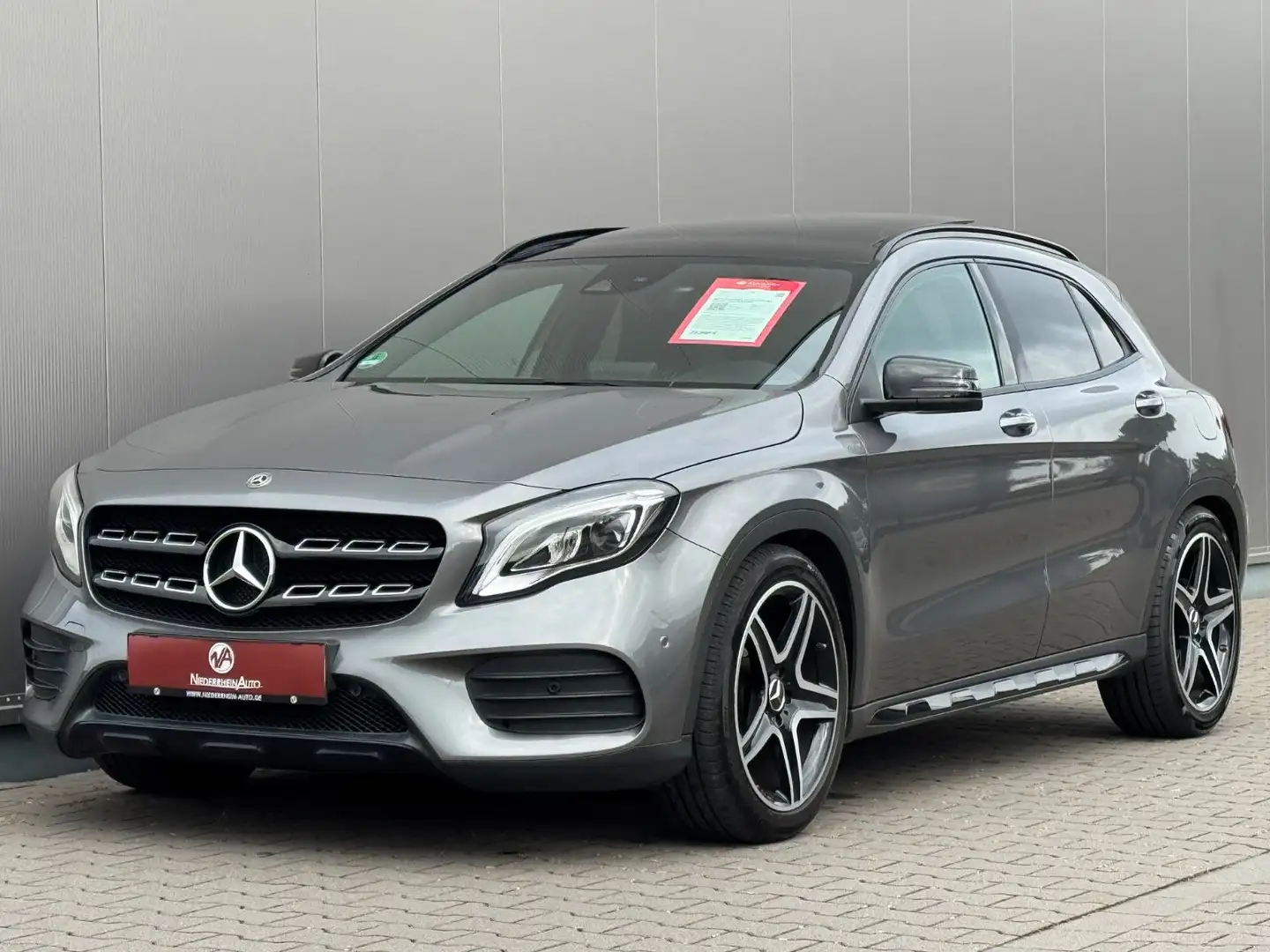 Mercedes-Benz GLA 180 AMG Night H&K Pano Navi+Kam ILS Standhz Gris - 1