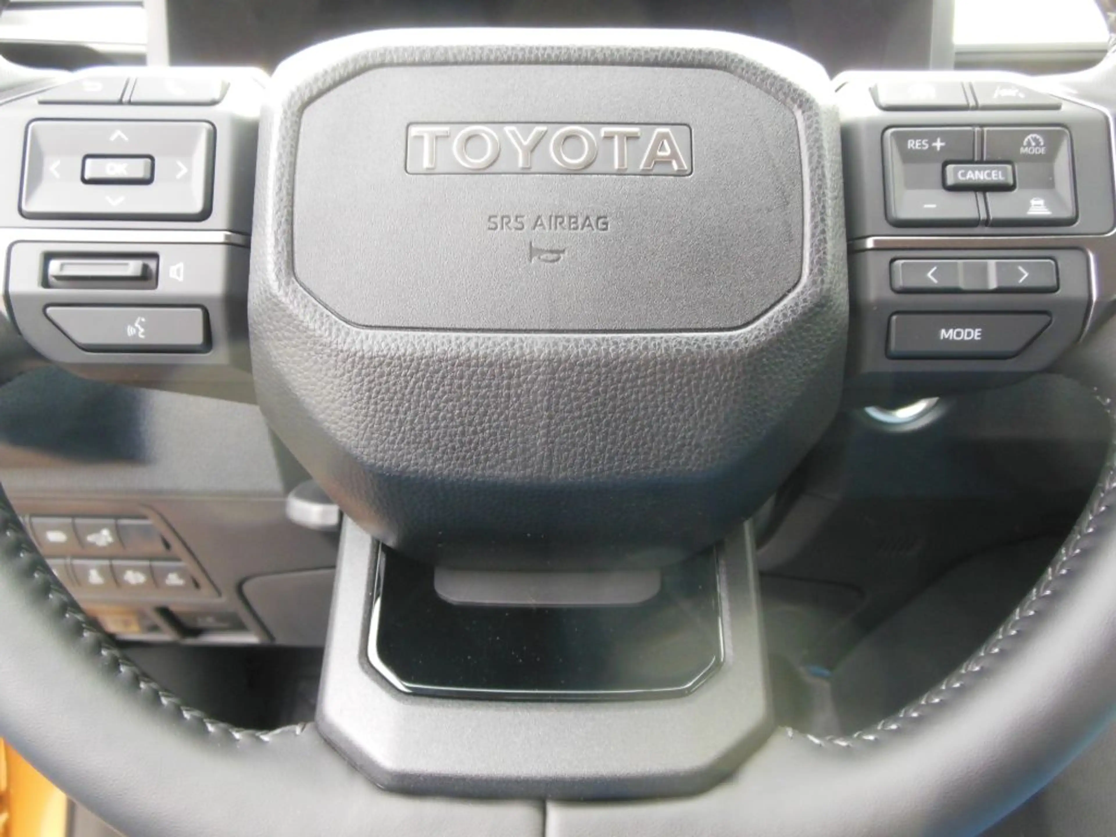 Toyota Hilux 4x4 Double Cab Autm. Invincible (AN2P) — photo 10