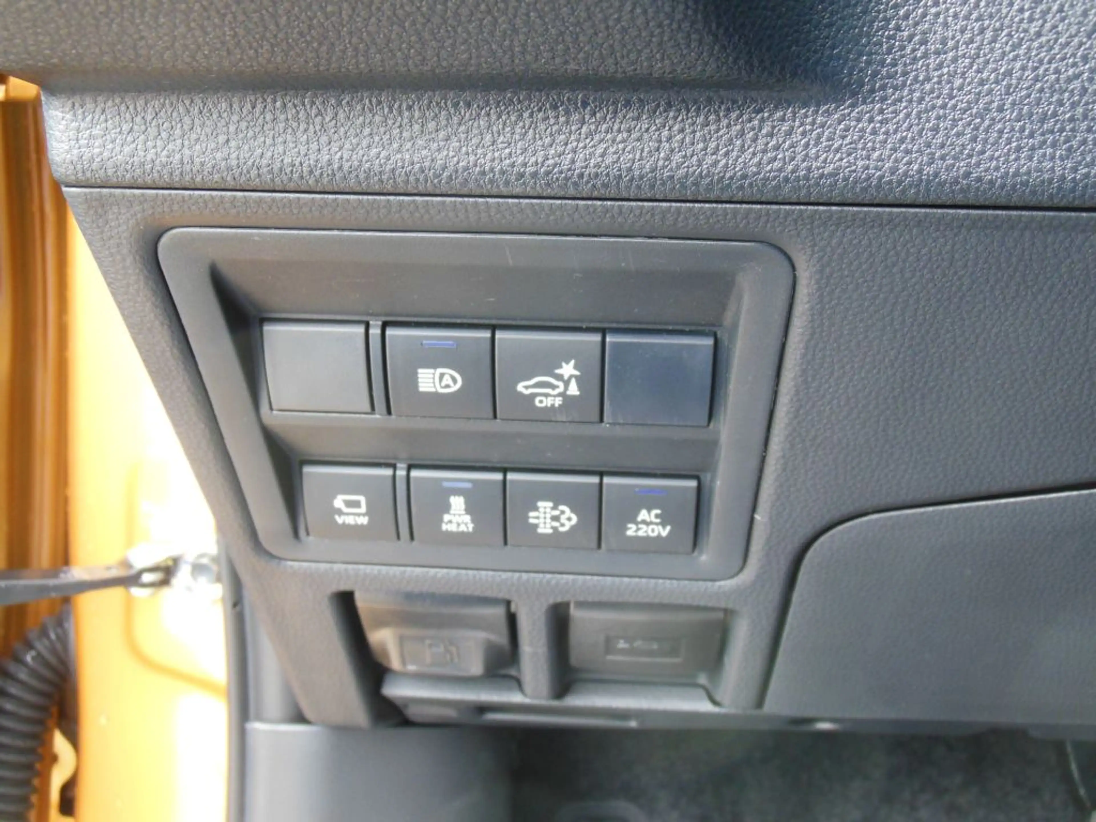 Toyota Hilux 4x4 Double Cab Autm. Invincible (AN2P) — photo 12