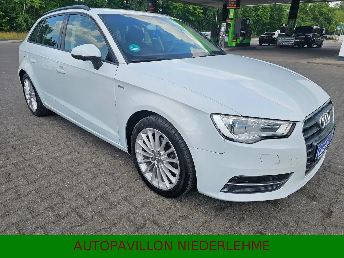 Audi A3 Sportback*S-line*Bi-Xenon*Navi*Klima*PDC*SHZ* Weiß - 2