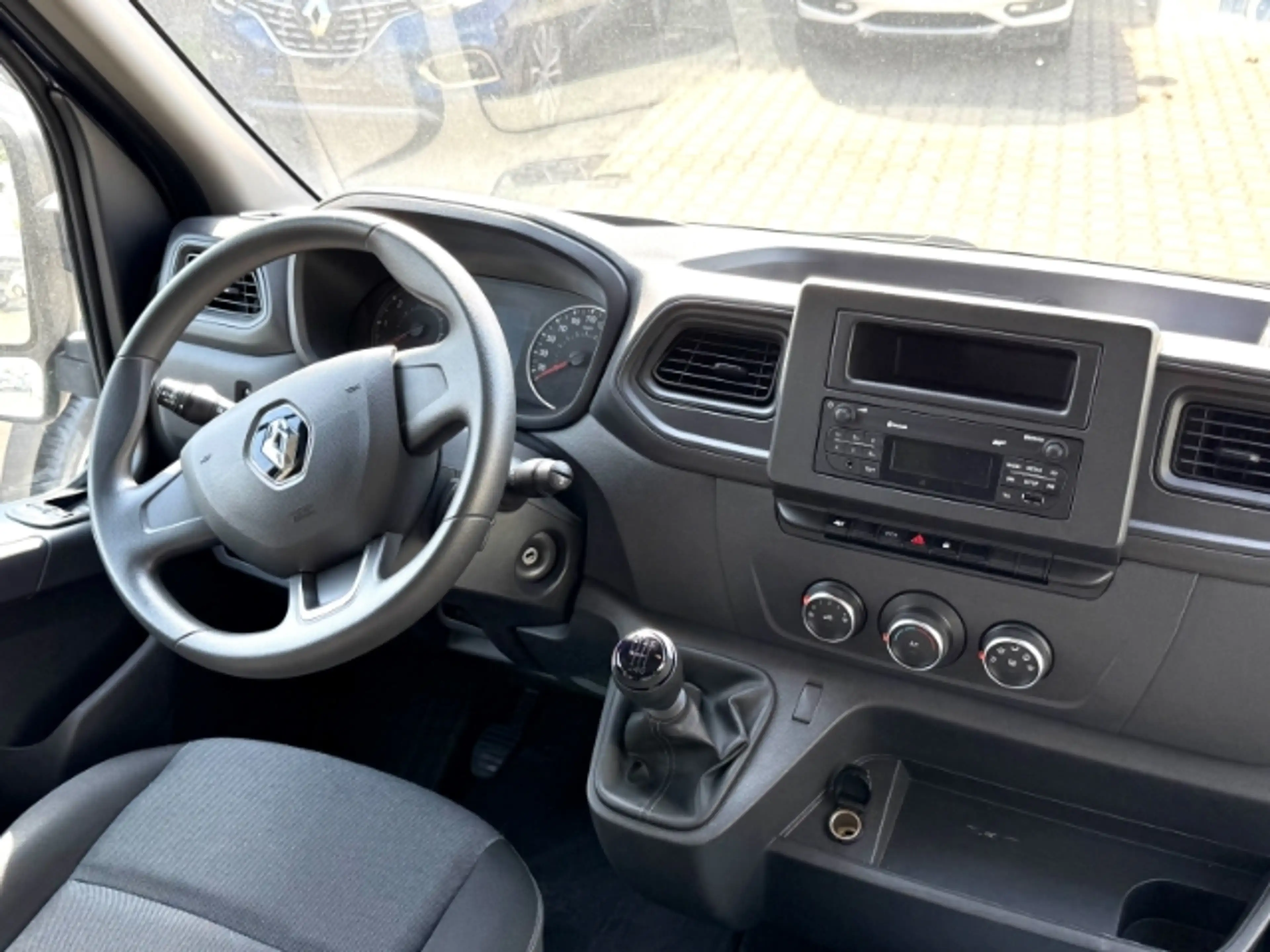 Renault Master III DoKa Pritsche Fahrgest. L2H1 3,5t — photo 8