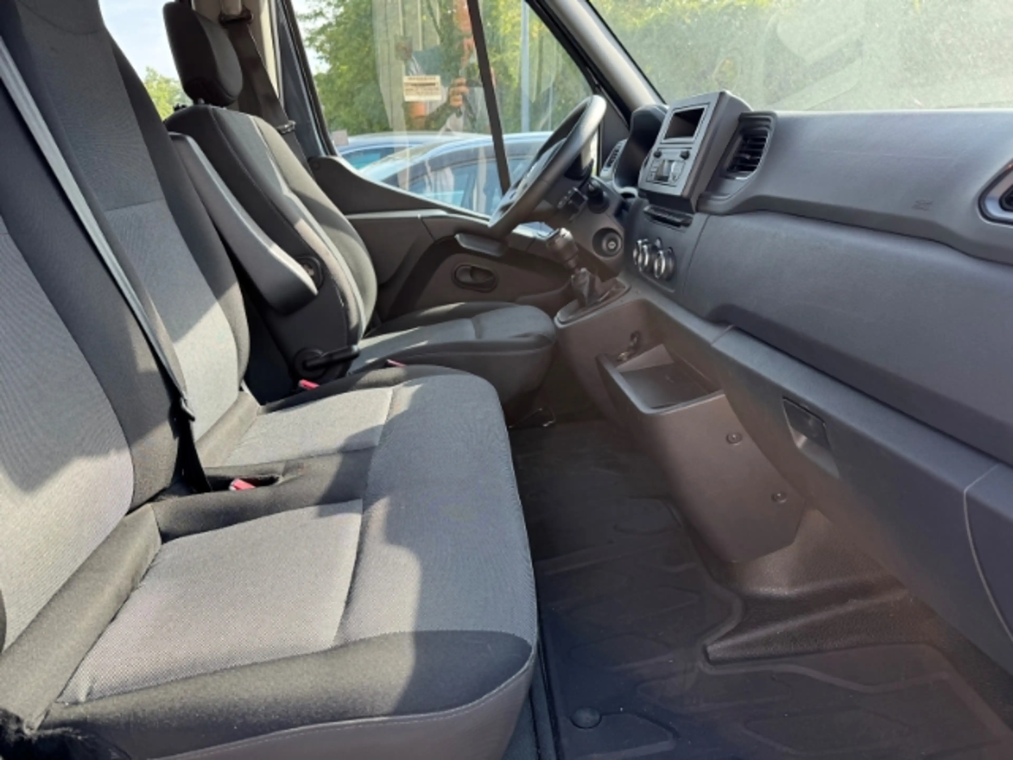 Renault Master III DoKa Pritsche Fahrgest. L2H1 3,5t — photo 7