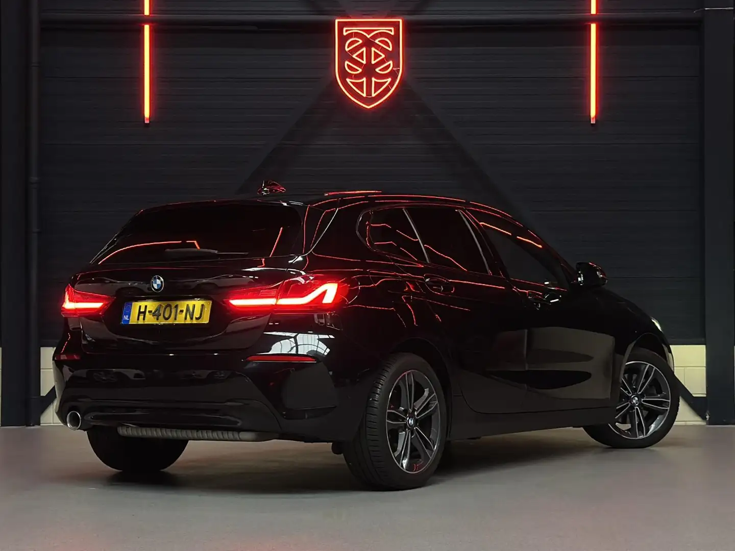 BMW 118 1-serie 118i Executive Edition Sport |AUT.|LED|PDC Negro - 2