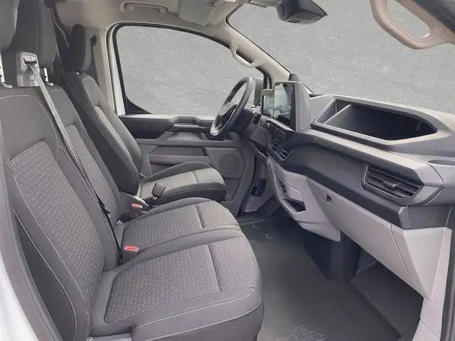 Ford Transit Custom view 3