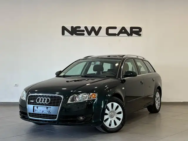 Audi A4 view 4