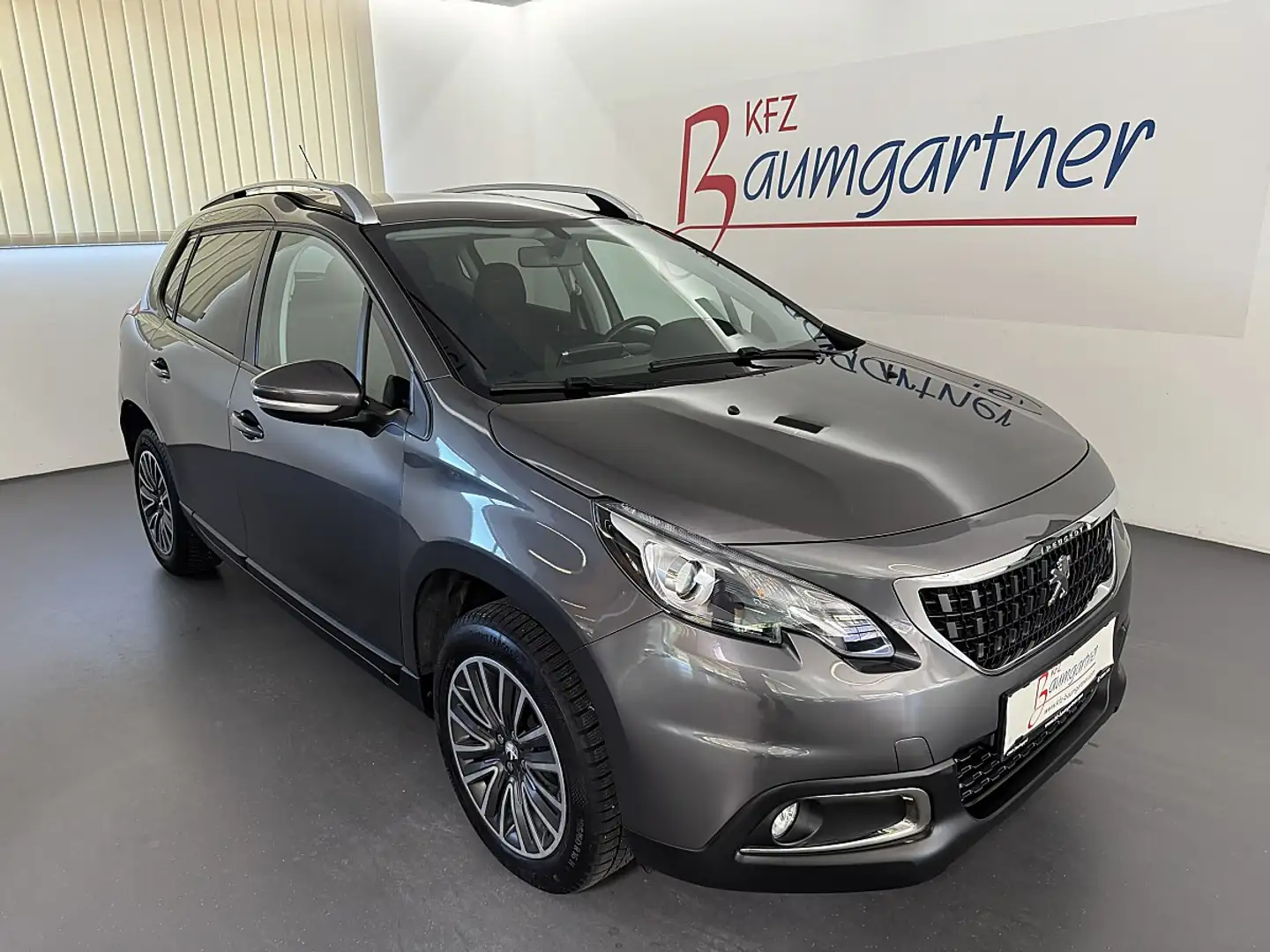 Peugeot 2008 1,5TDi Active *AHK*Getönte Scheiben*Sitzheizung... Grau - 1