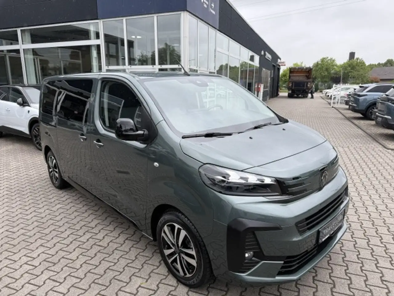 Peugeot Traveller L2 BlueHDI 180, ACC, el. Schiebetüren, AHK, uvm., миниатюра 4