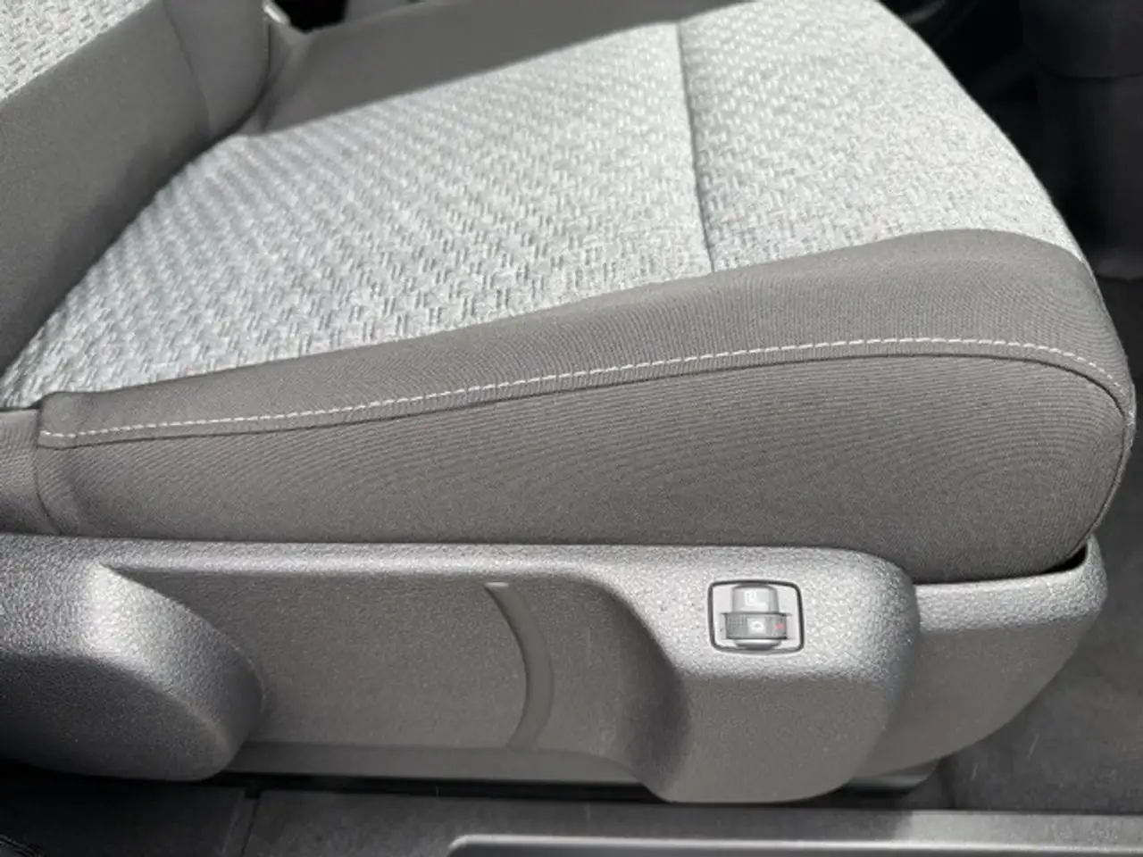 Peugeot Traveller L2 BlueHDI 180, ACC, el. Schiebetüren, AHK, uvm., миниатюра 29