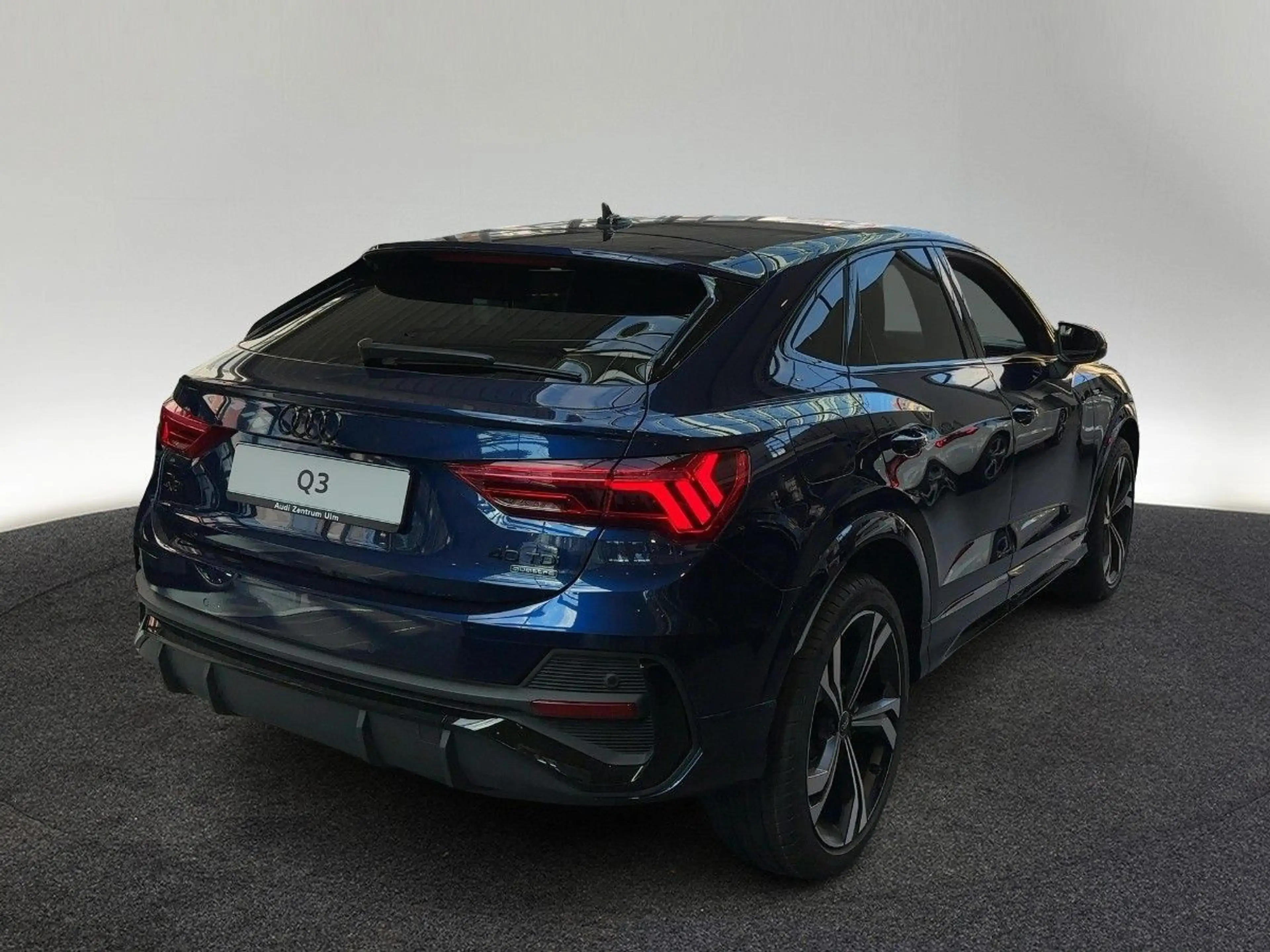 Audi Q3 S-Line 40 TDI qu AHK MATRIX SONOS — photo 5