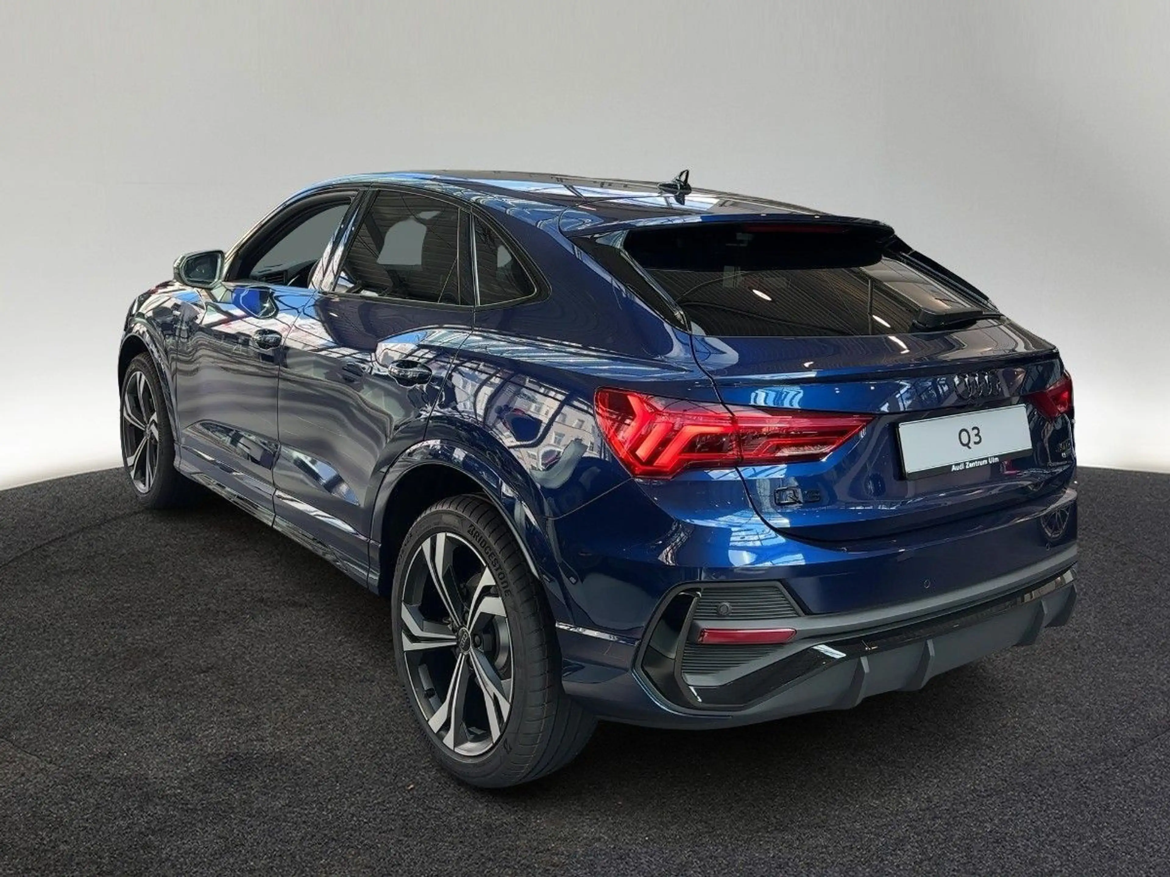 Audi Q3 S-Line 40 TDI qu AHK MATRIX SONOS — photo 4