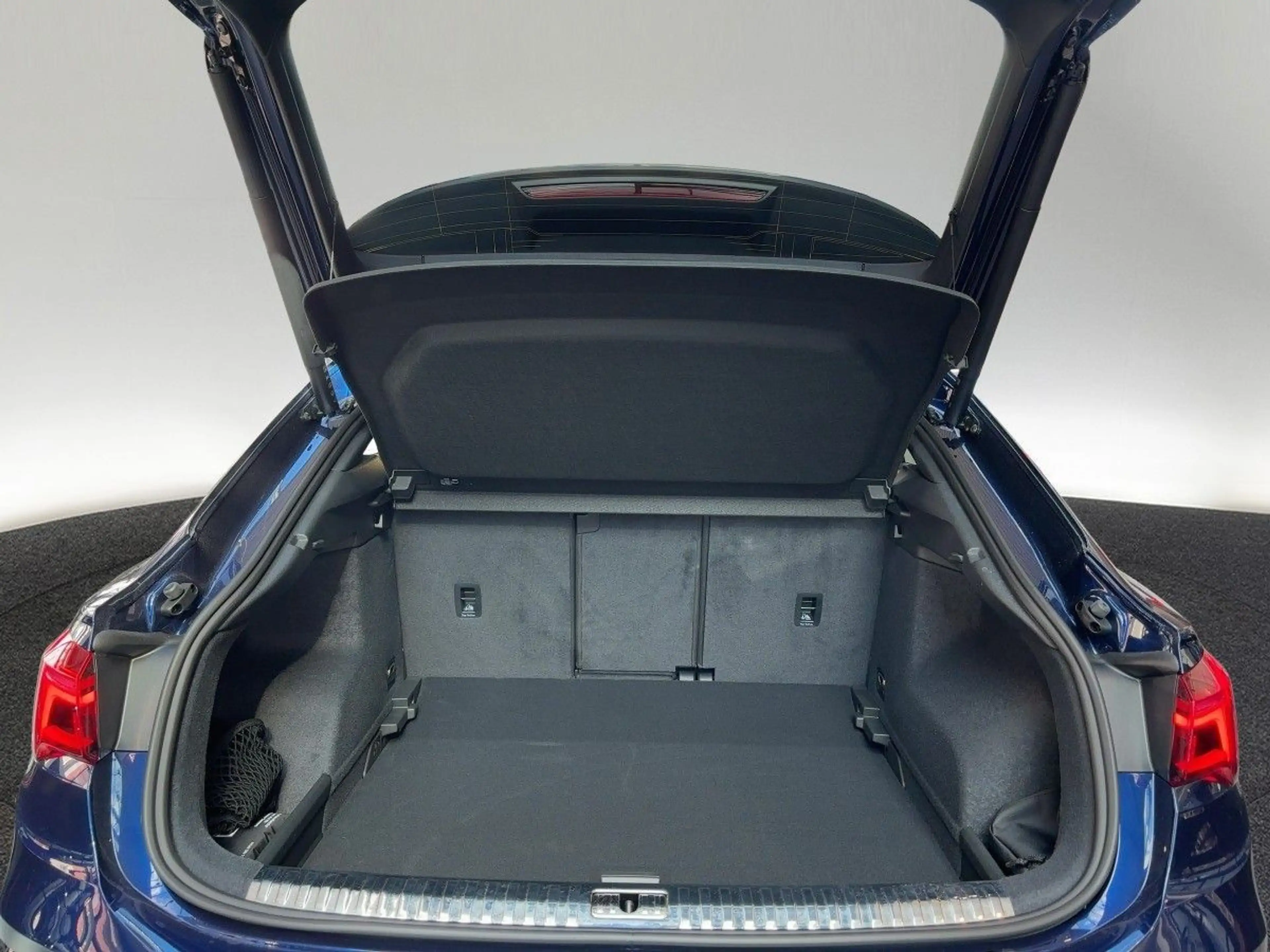 Audi Q3 S-Line 40 TDI qu AHK MATRIX SONOS — photo 7