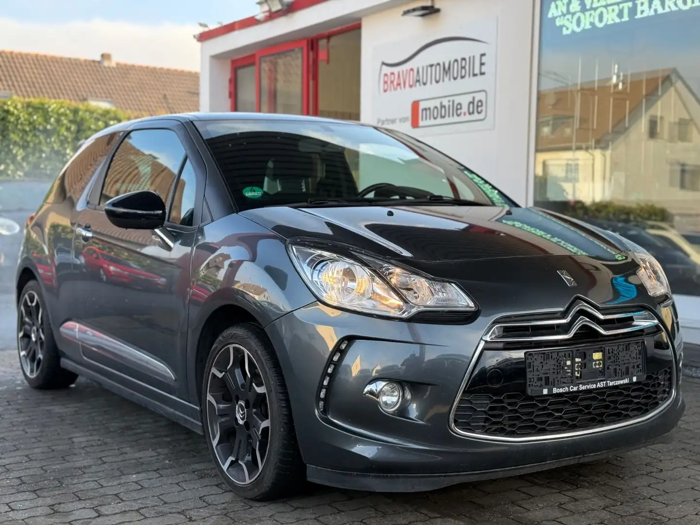Citroen DS3 SportChic LED/ALCANTARA/SHZ/USB/AUX/ALUS Schwarz - 1