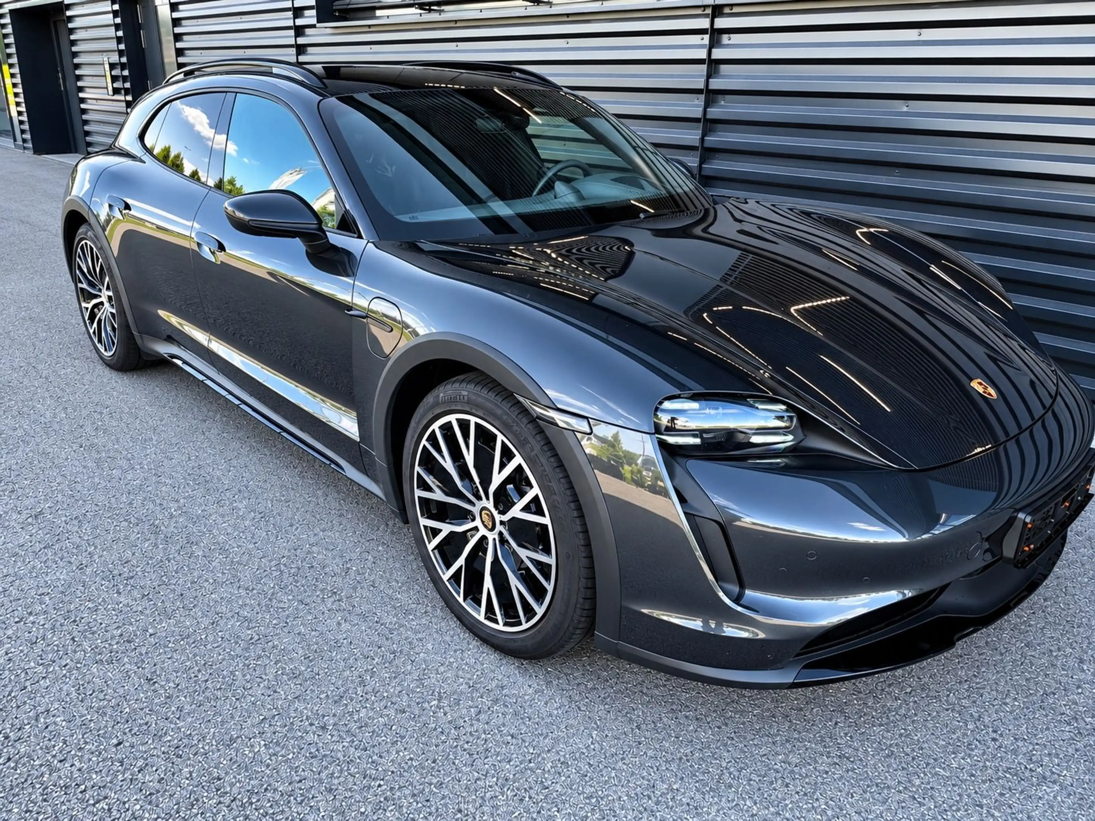 Porsche Taycan Cross Turismo 4-PANO-HAL-INNO-BOSE — photo 8