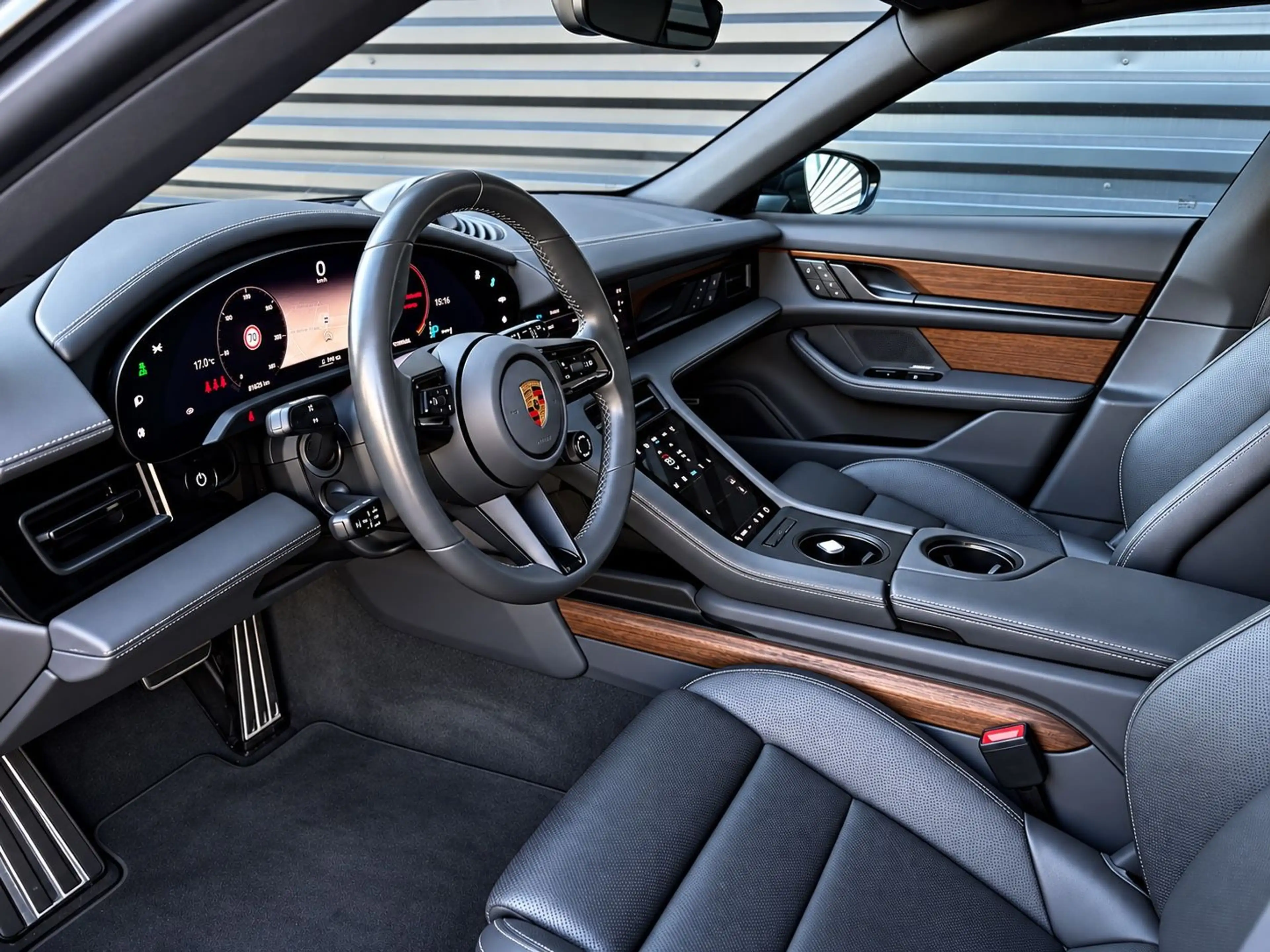 Porsche Taycan Cross Turismo 4-PANO-HAL-INNO-BOSE — photo 9